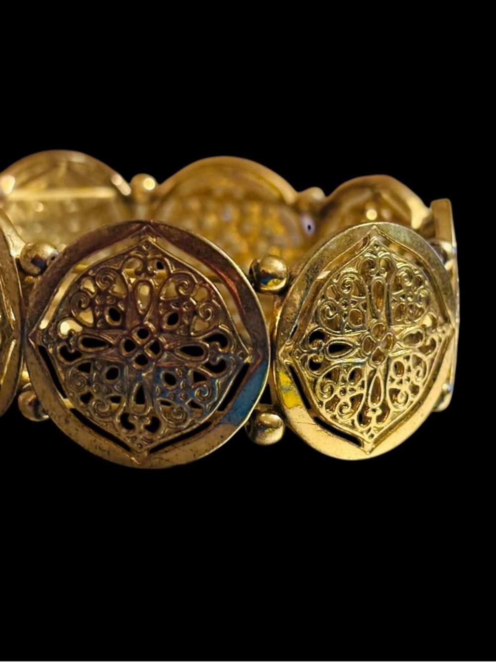 💗💗💗Gold toneFiligree like Bracelet - Elegant Statement Piece-stretches